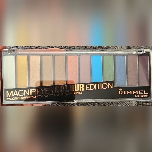 Rimmel London Magnif'eyes Colour Edition Palette - Picture 1 of 3